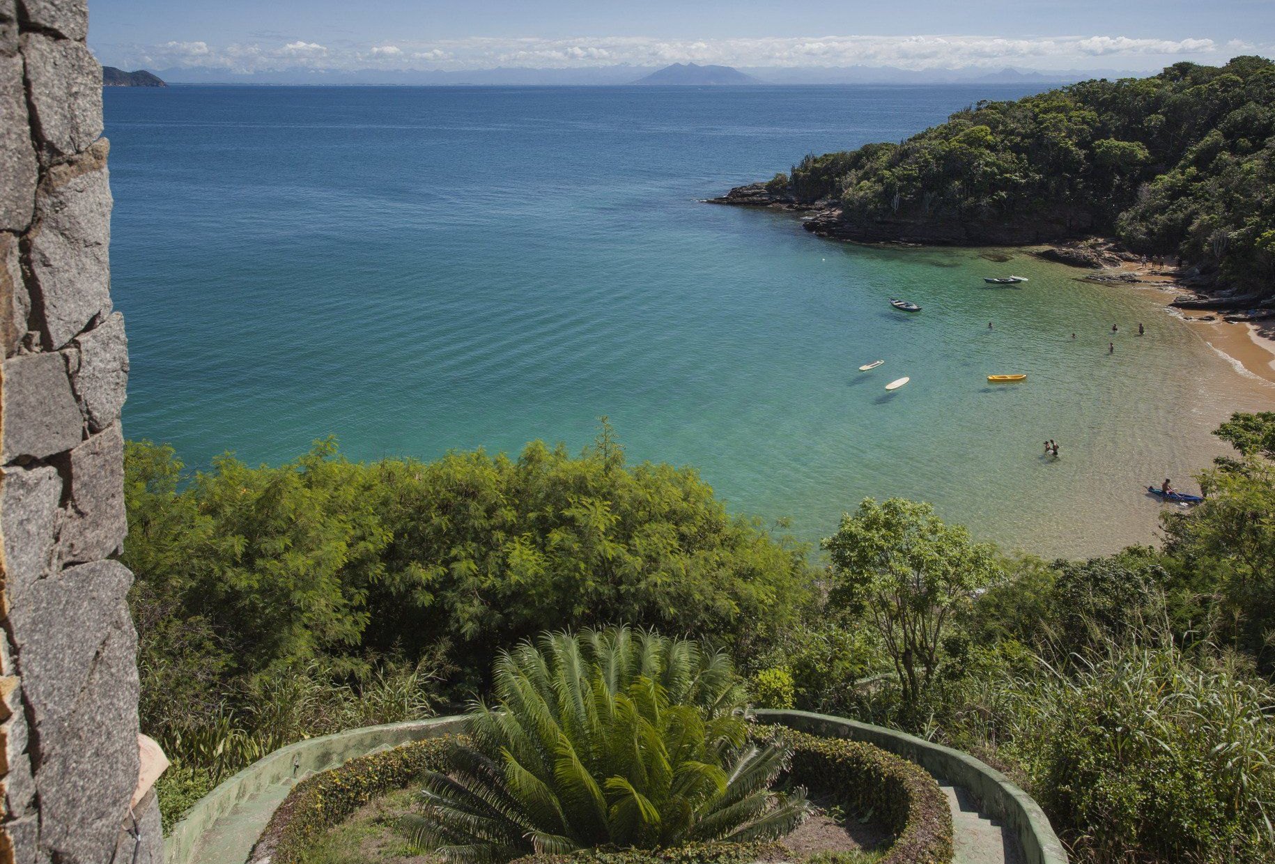 Vista do litoral de Búzios nos hotéis Colonna